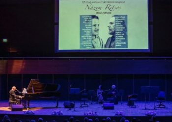 Nâzım Hikmet ile Yannis Ritsos İzmir’de şiir ve şarkılarla anıldı