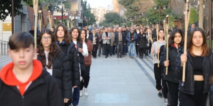 Uğur Mumcu Efes Selçuk’ta meşalelerle anıldı