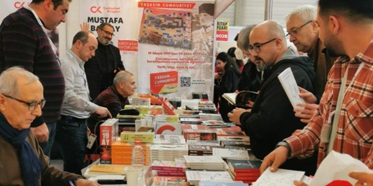 Yazarlarımız Adana’da kitapseverlerle buluştu