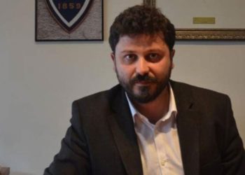 ‘Barış akademisyeni’ Dinçer Demirkent hakkında göreve iade kararı