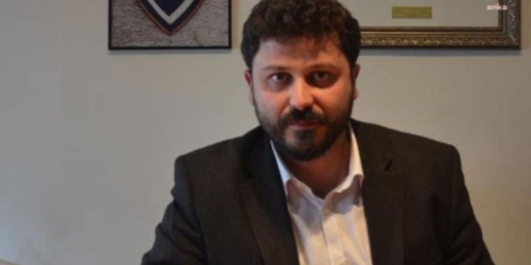 ‘Barış akademisyeni’ Dinçer Demirkent hakkında göreve iade kararı